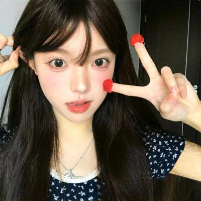 戴脚镣的女孩